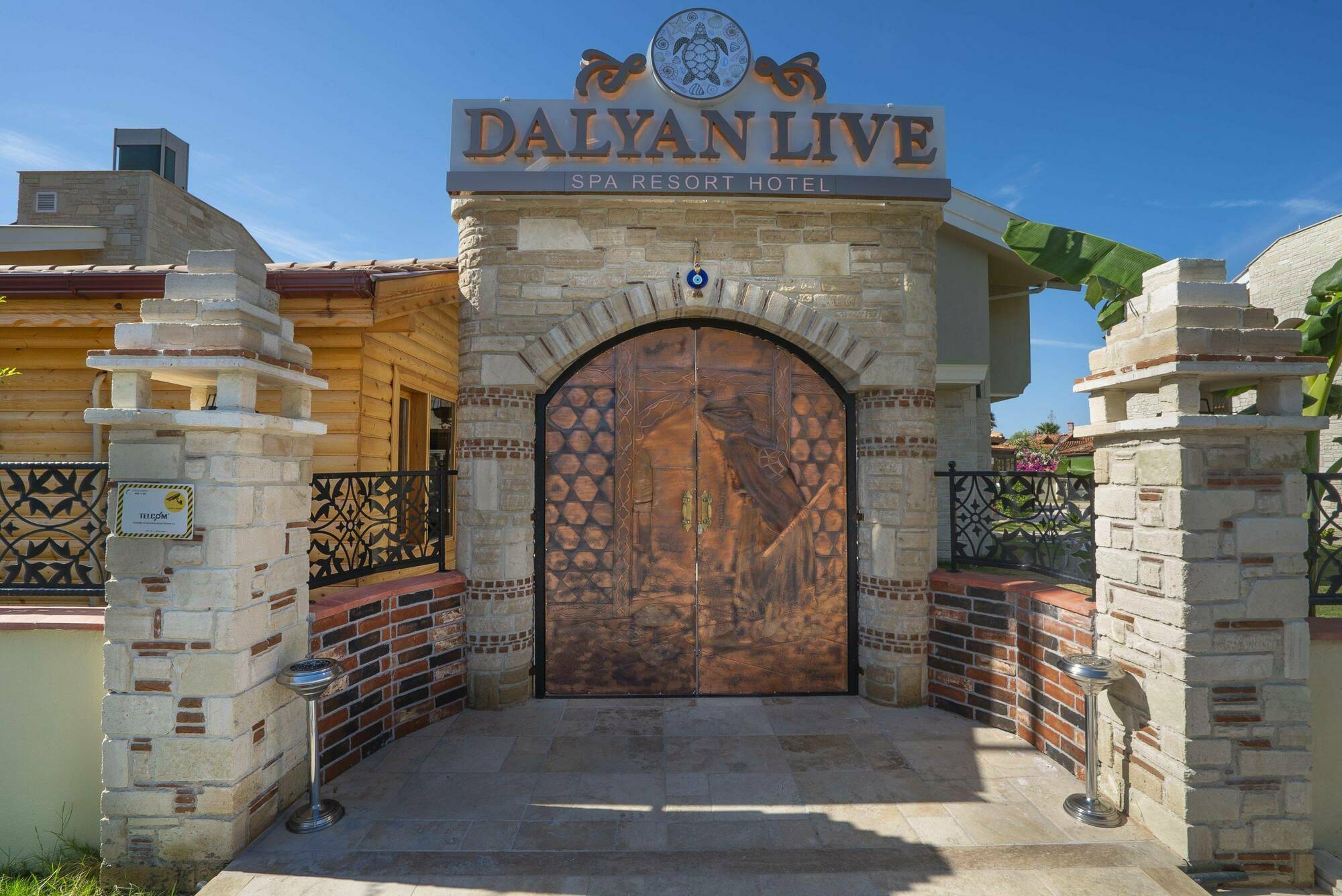 Live Hotel 3*