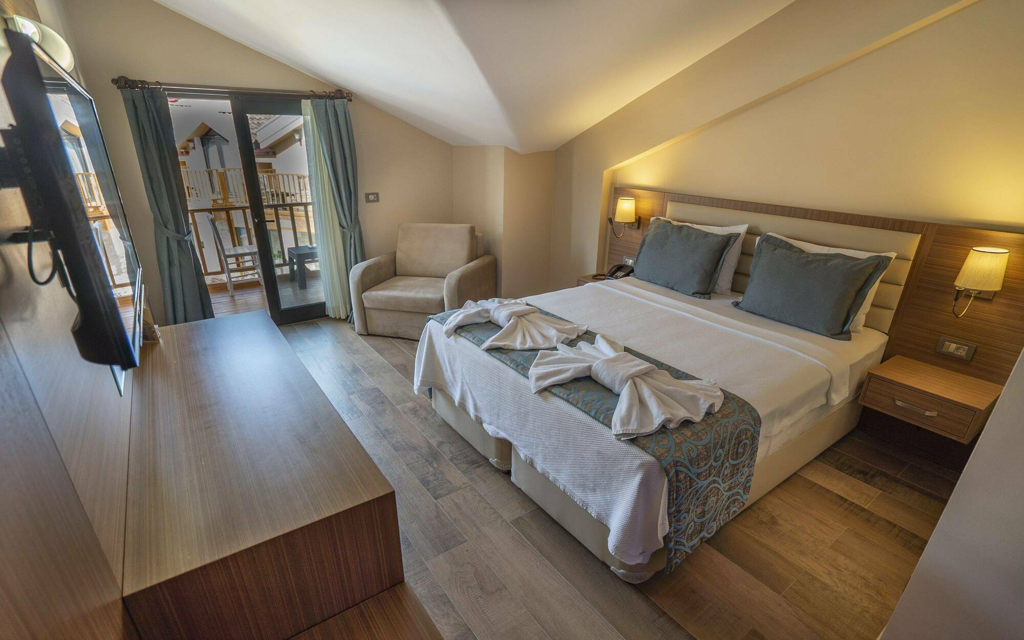 Live Hotel 3*