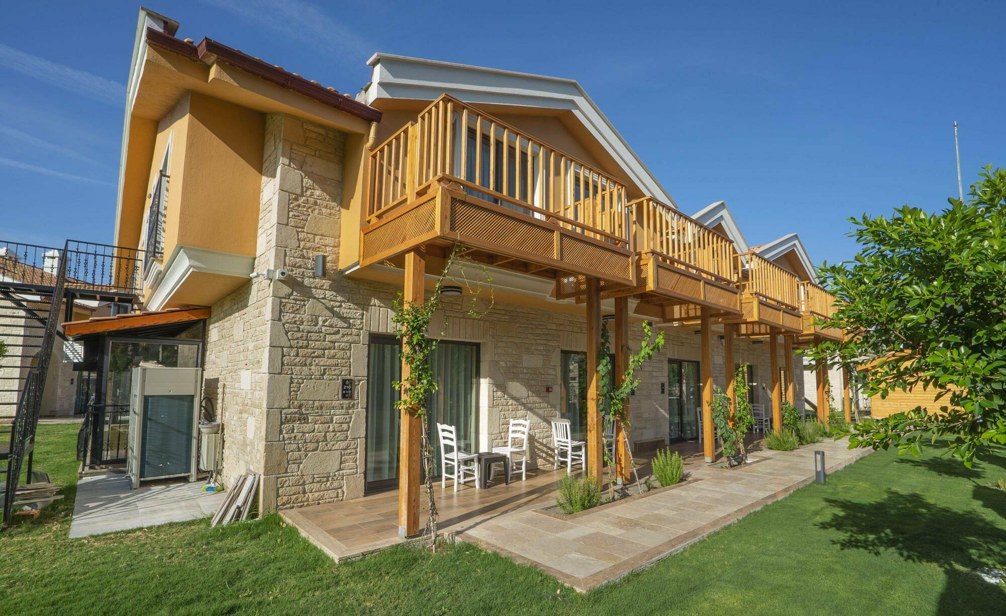 Live Hotel