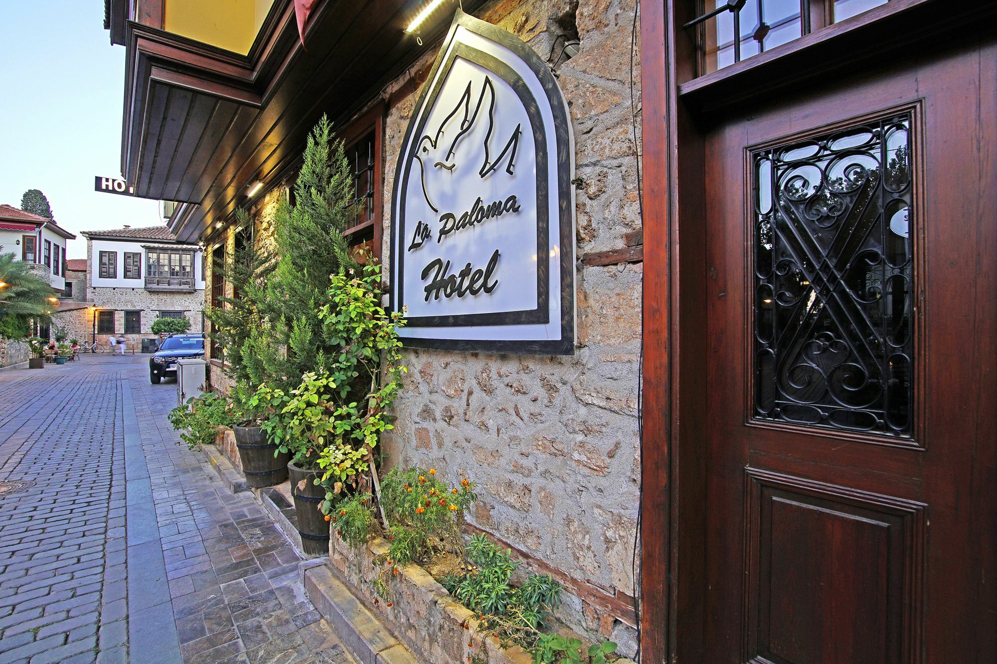 La Paloma 3*