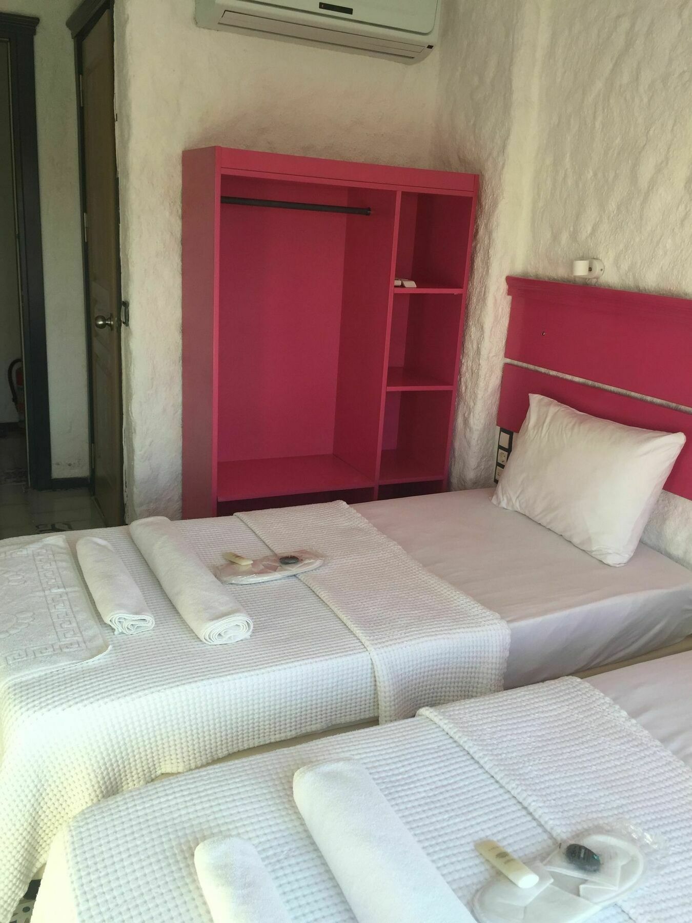 Aladam Hotel 3*