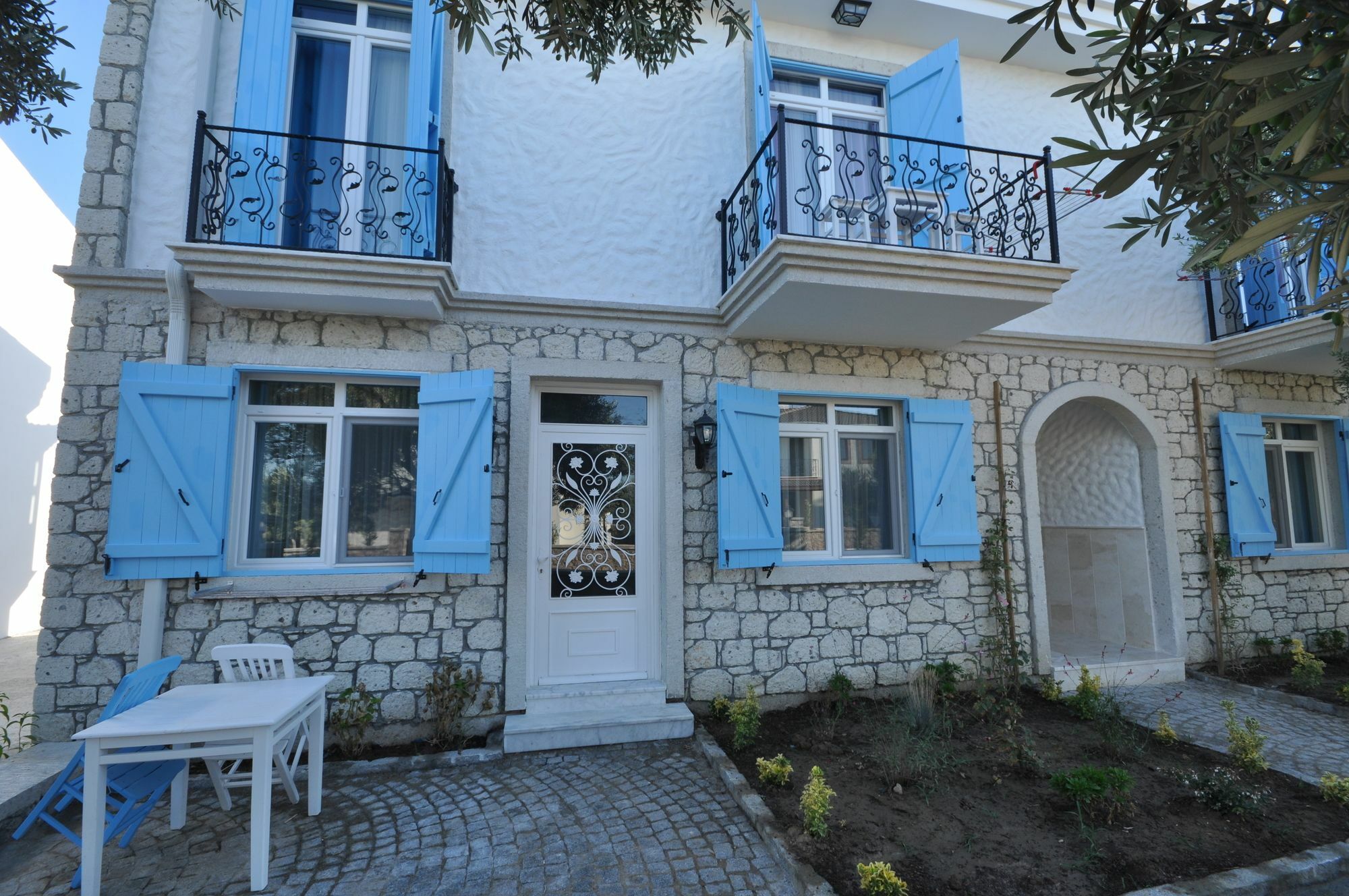 Zeytin Arasi Ayvalik
