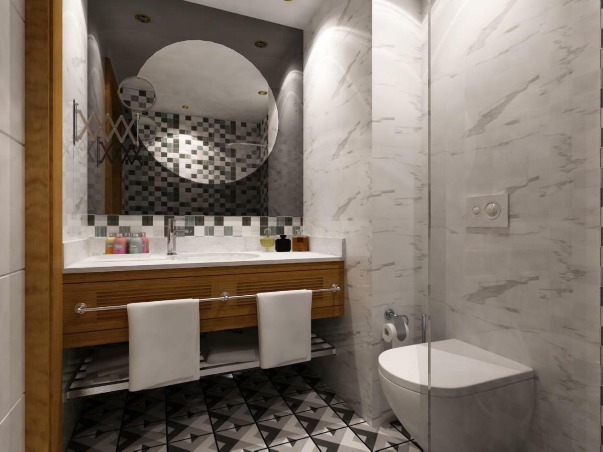 Hotel The Sansa & 3*