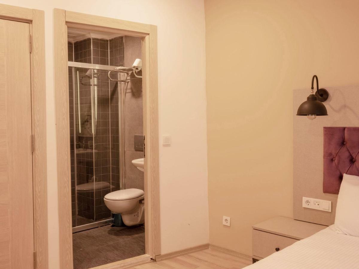 The Lola Hotel 3*