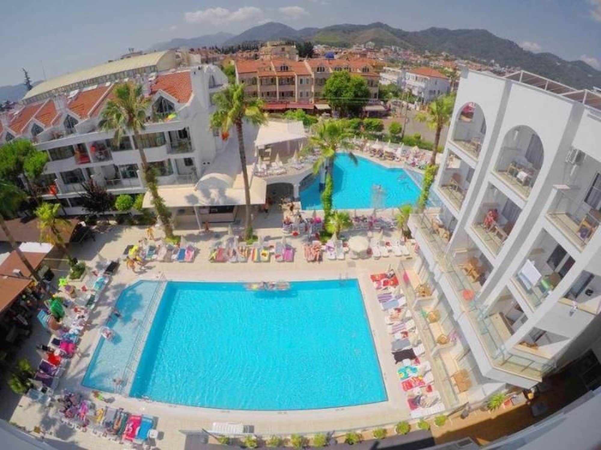 Club Atrium & Hotel 3*
