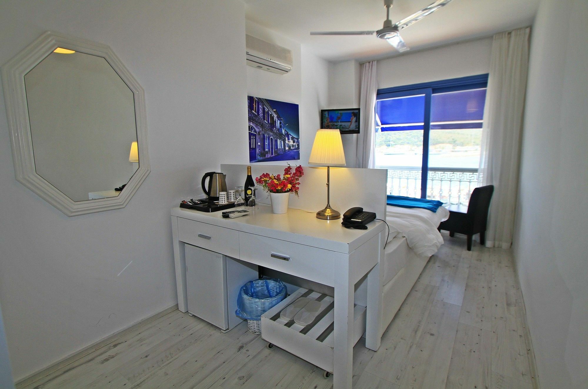 Larimar Boutique Cesme
