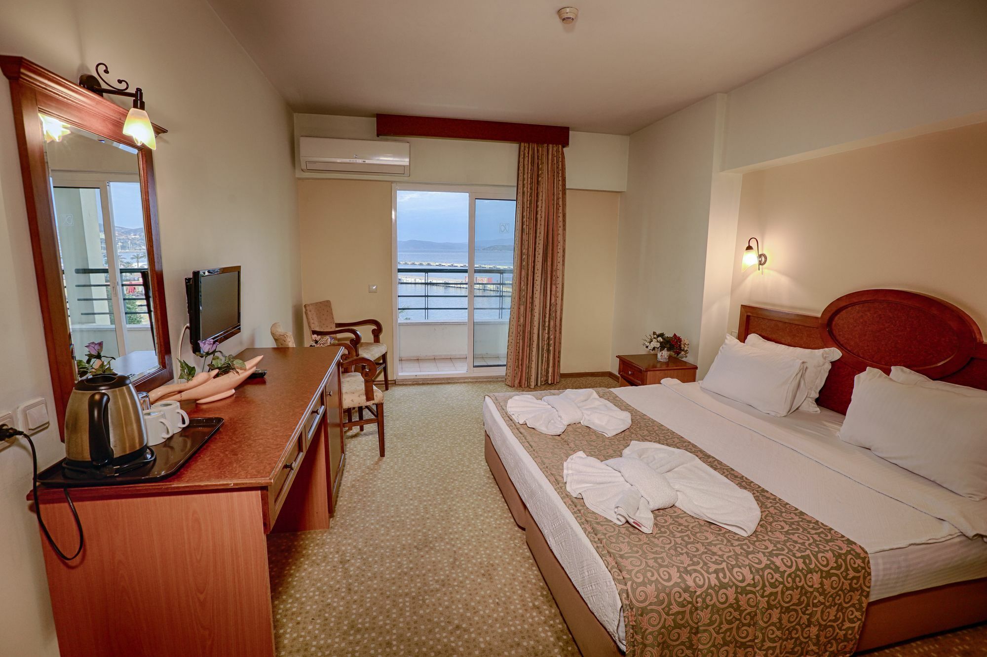 Hotel Kayhanbey 4*