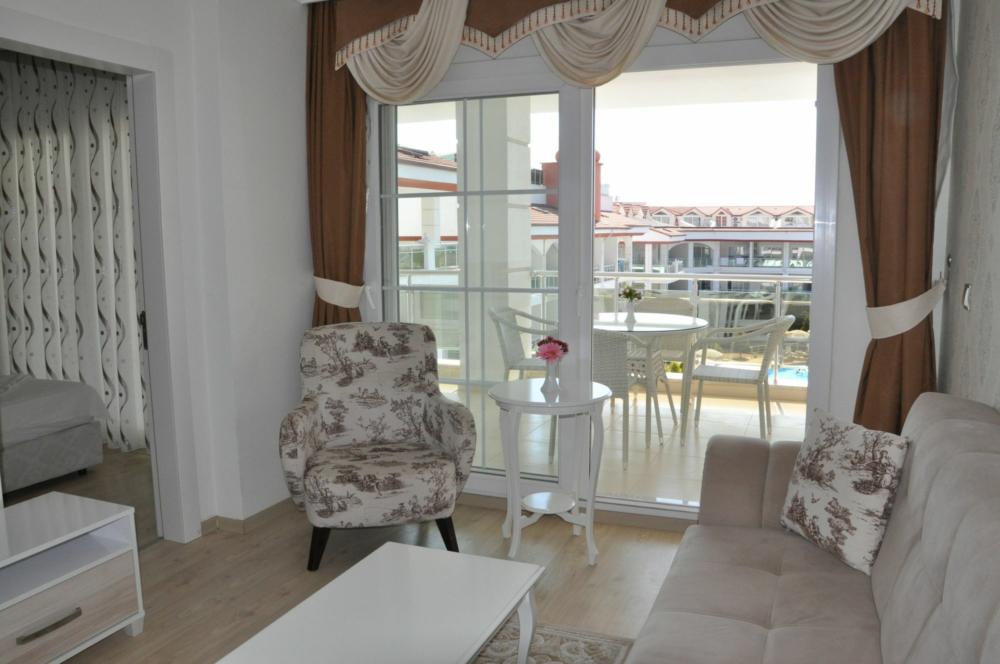 Akbuk Palace 2*