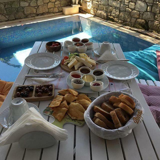 Aladam Hotel