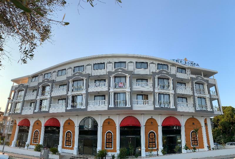 The Sansa & Hotel 3*