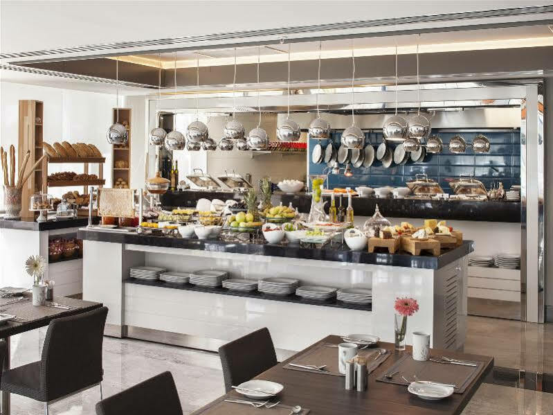 Ramada & By Wyndham Izmir Hotel 4*