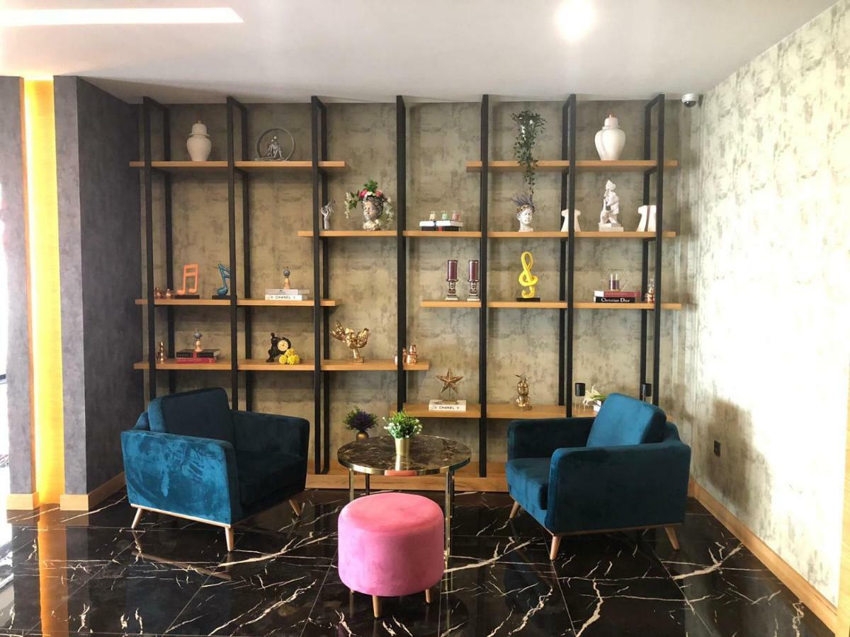 61 Park Aparthotel