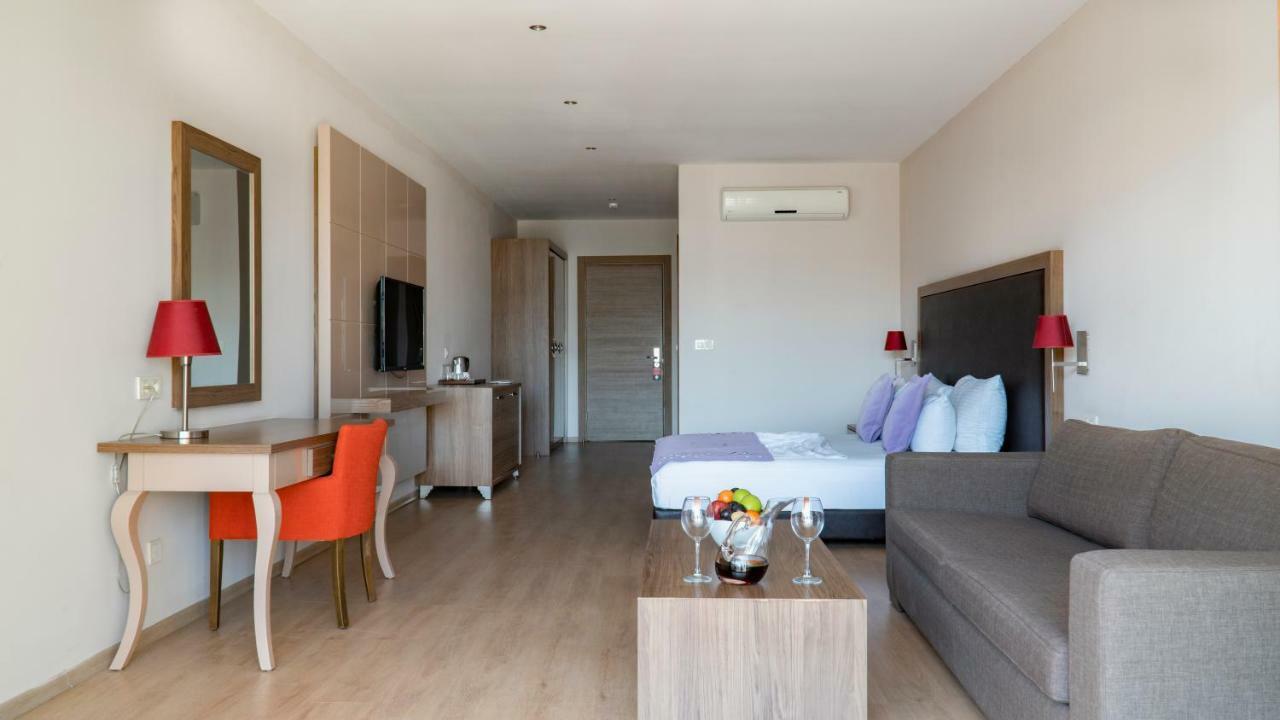 Ladies (adults Only) 3*