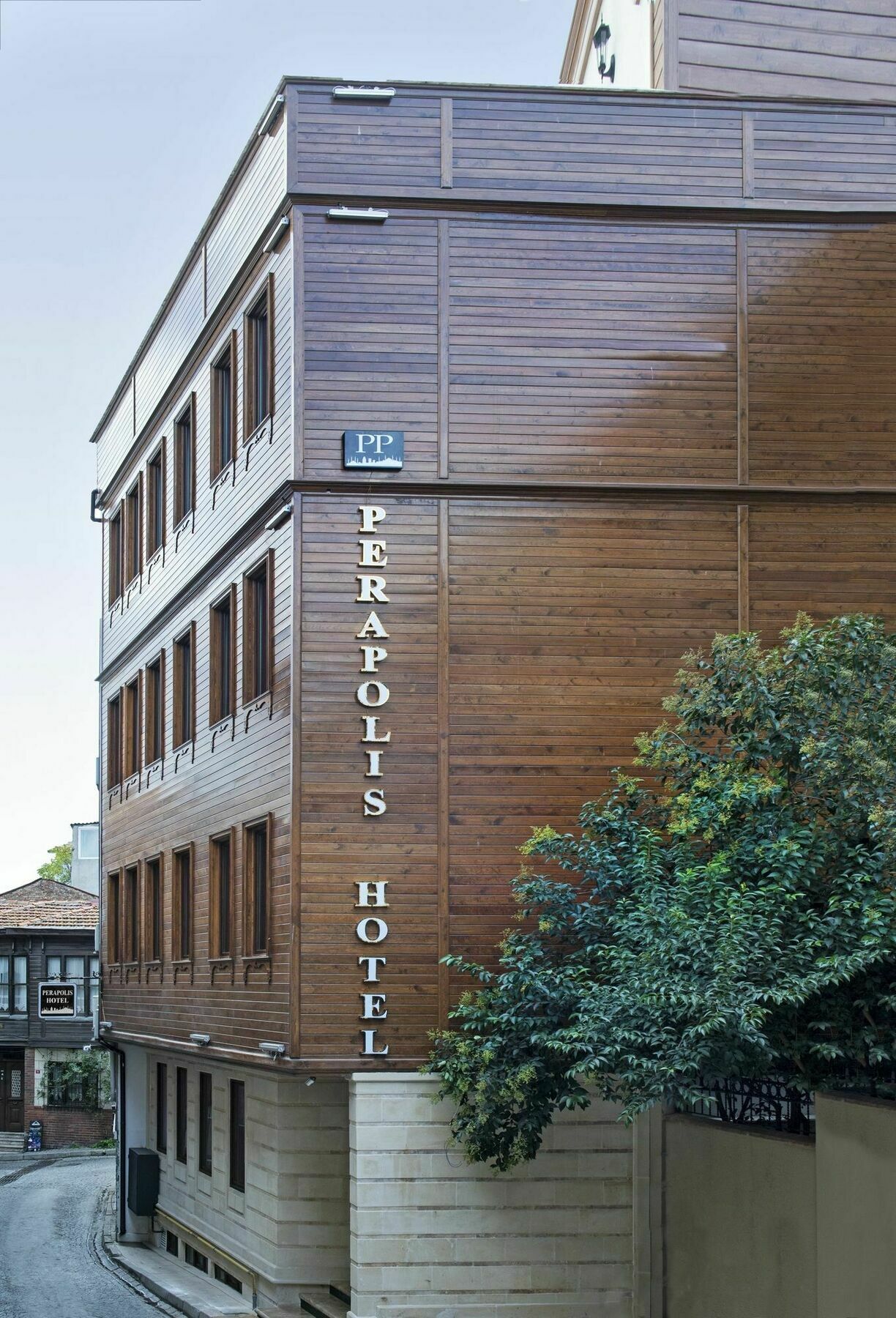 Perapolis Hotel