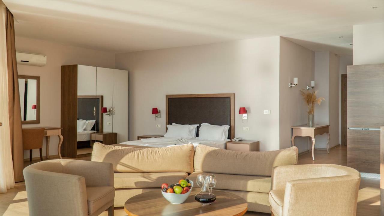 Ladies (adults Only) Aparthotel