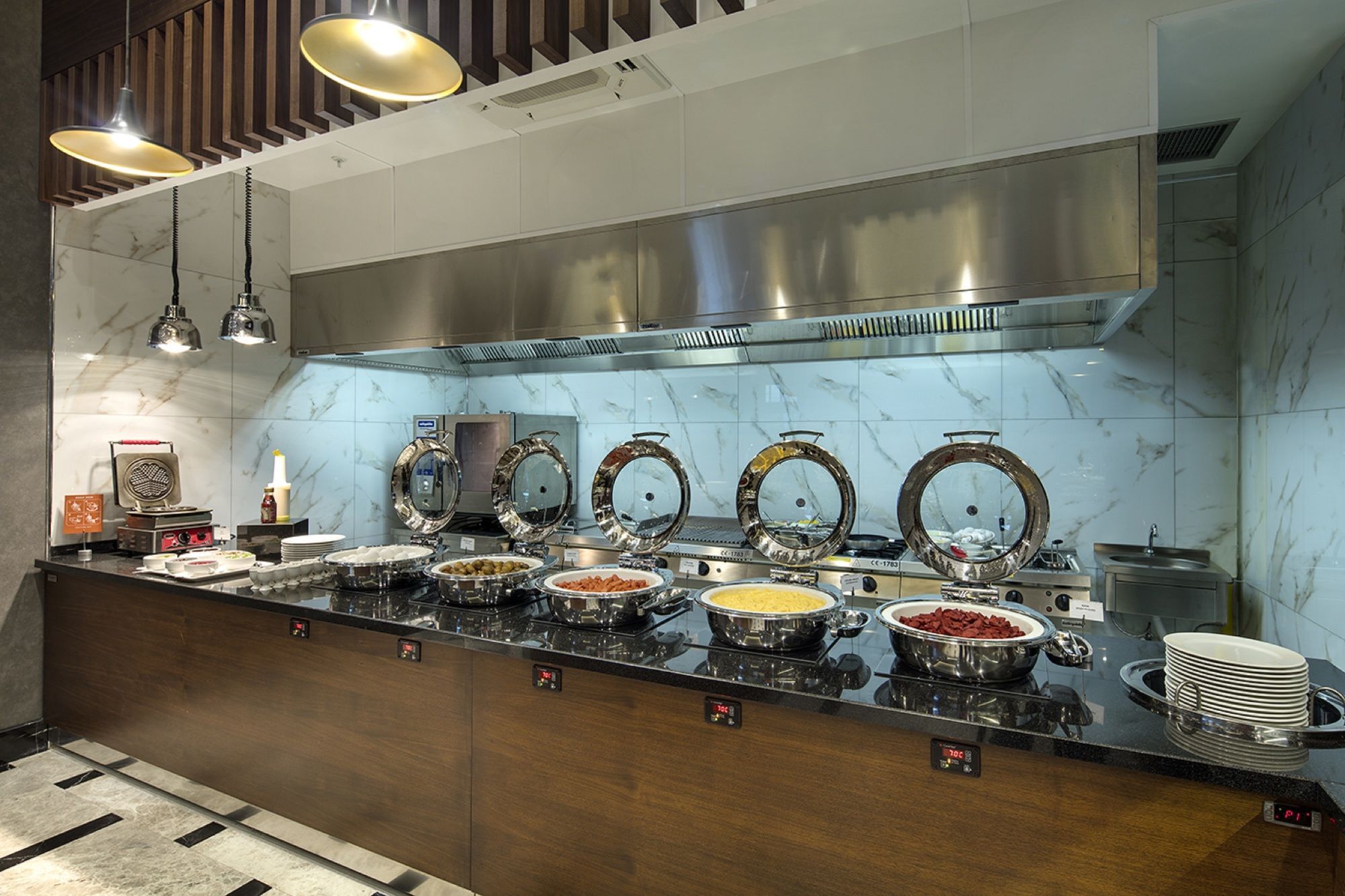 Hilton Garden Bayrakli Hotel 4*