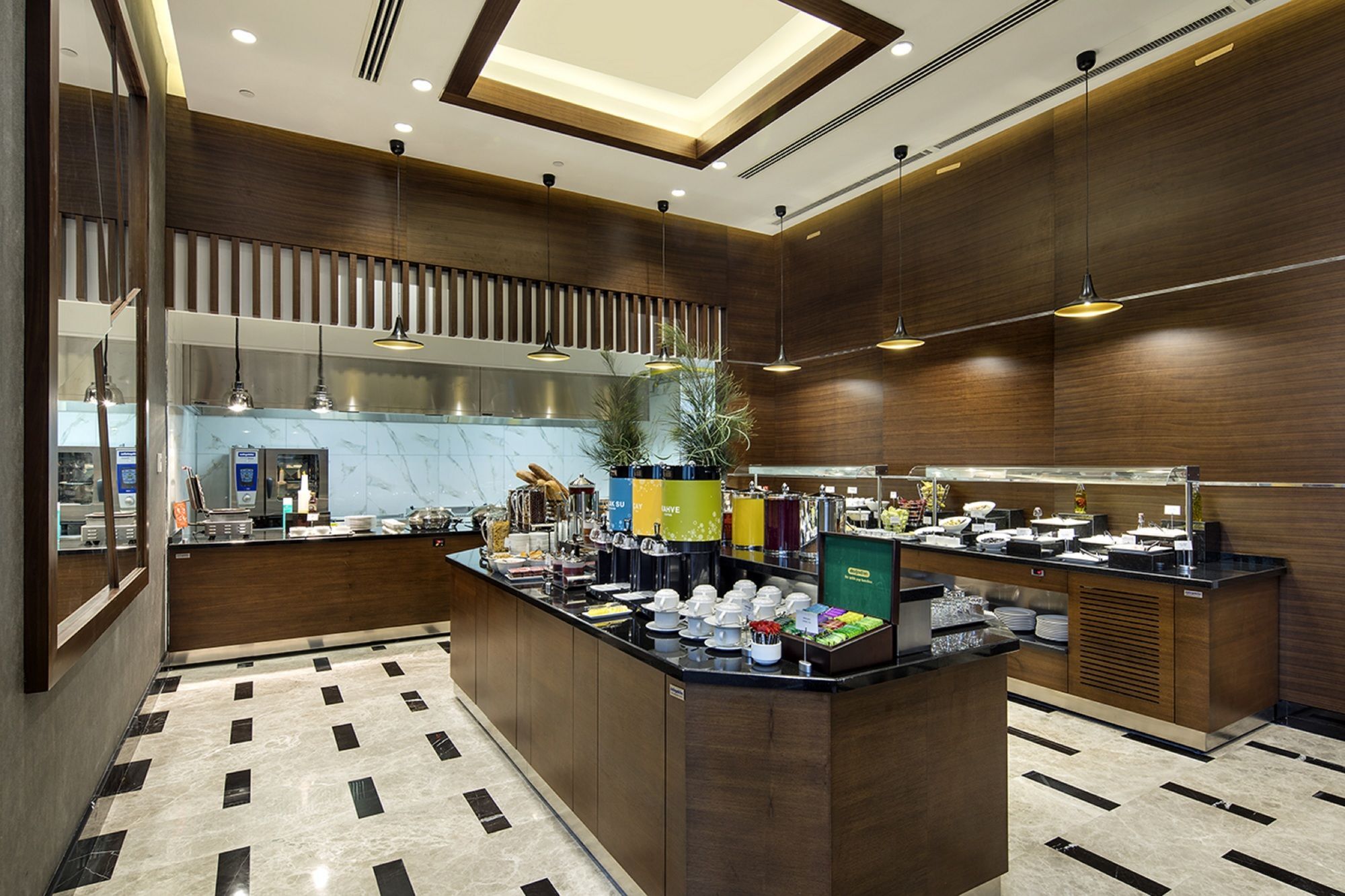 Hilton Garden Bayrakli Hotel