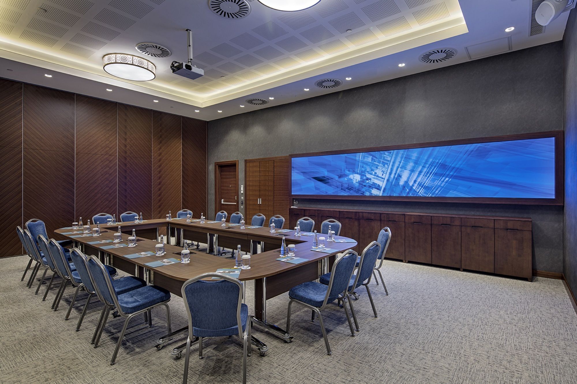 Hilton Garden Bayrakli