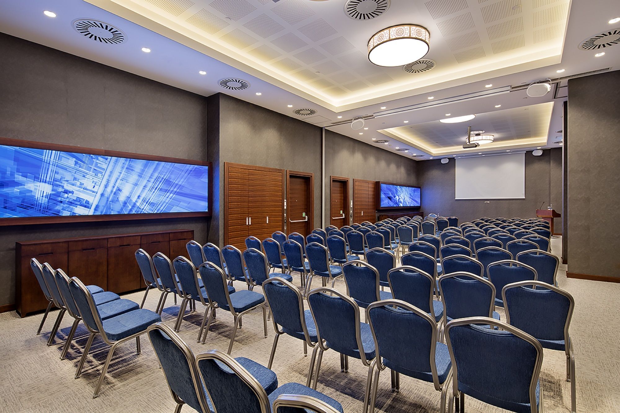Hotel Hilton Garden Bayrakli 4*