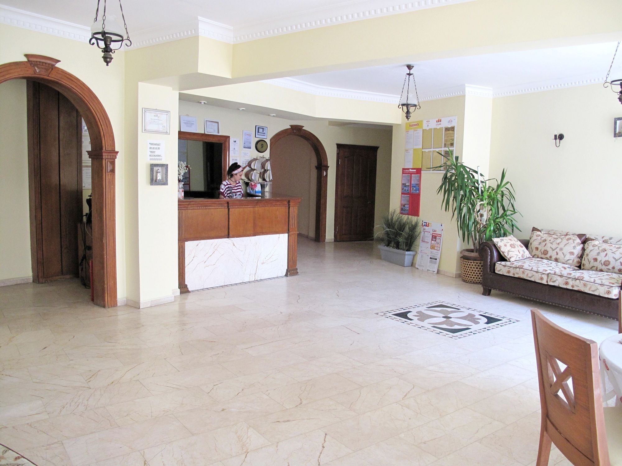 Rosy Hotel