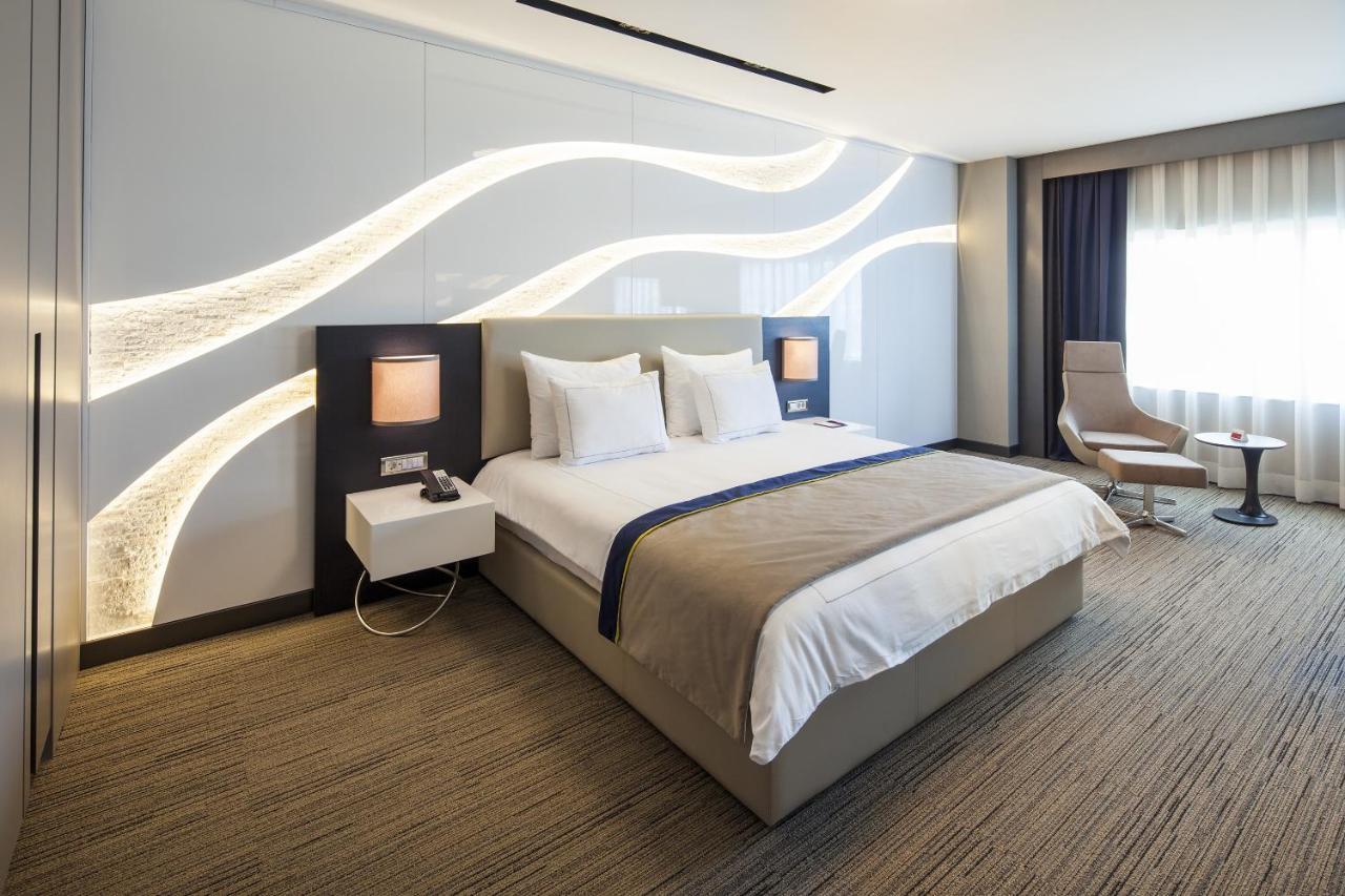 Ramada & By Wyndham Izmir Kemalpasa (Izmir)