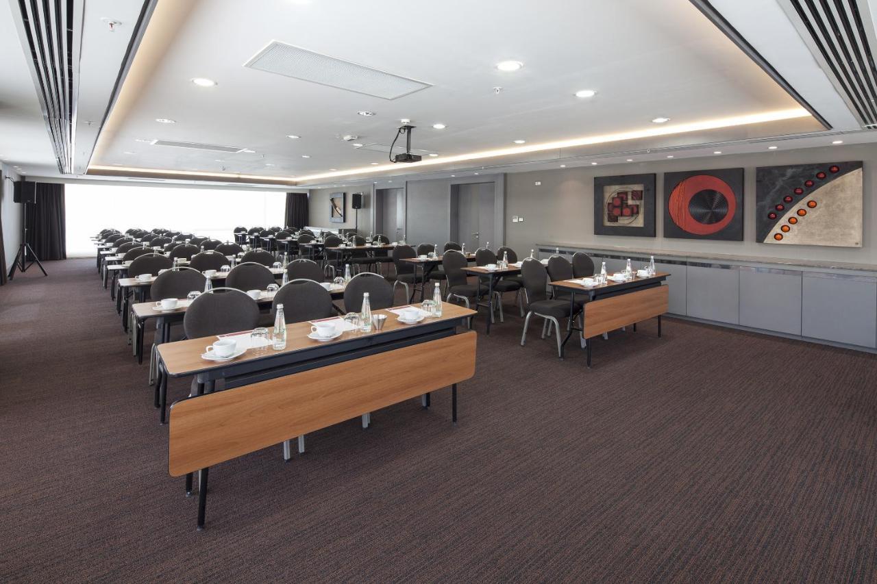Ramada & By Wyndham Izmir Hotel