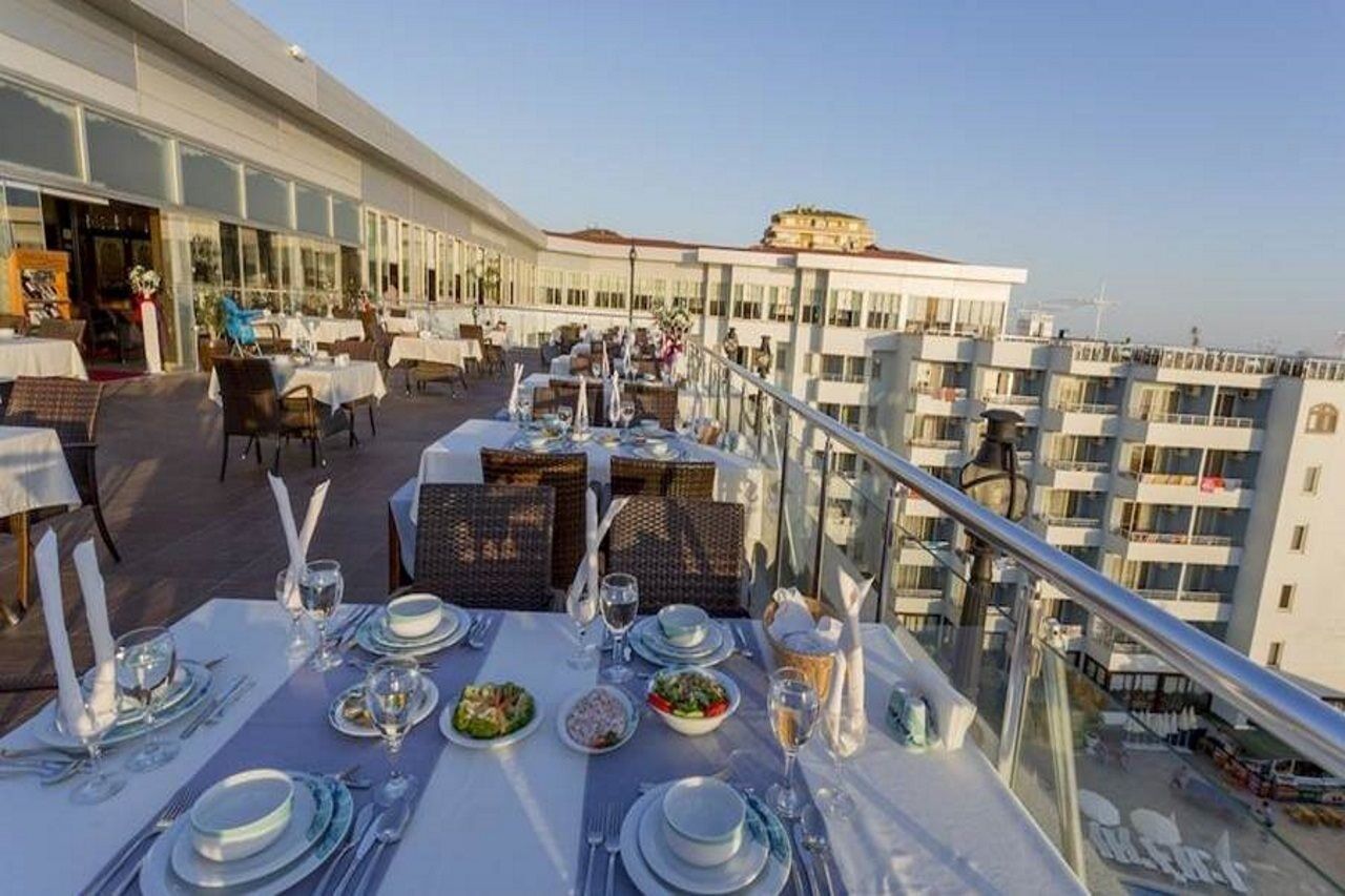 Hotel Senza Grand Santana