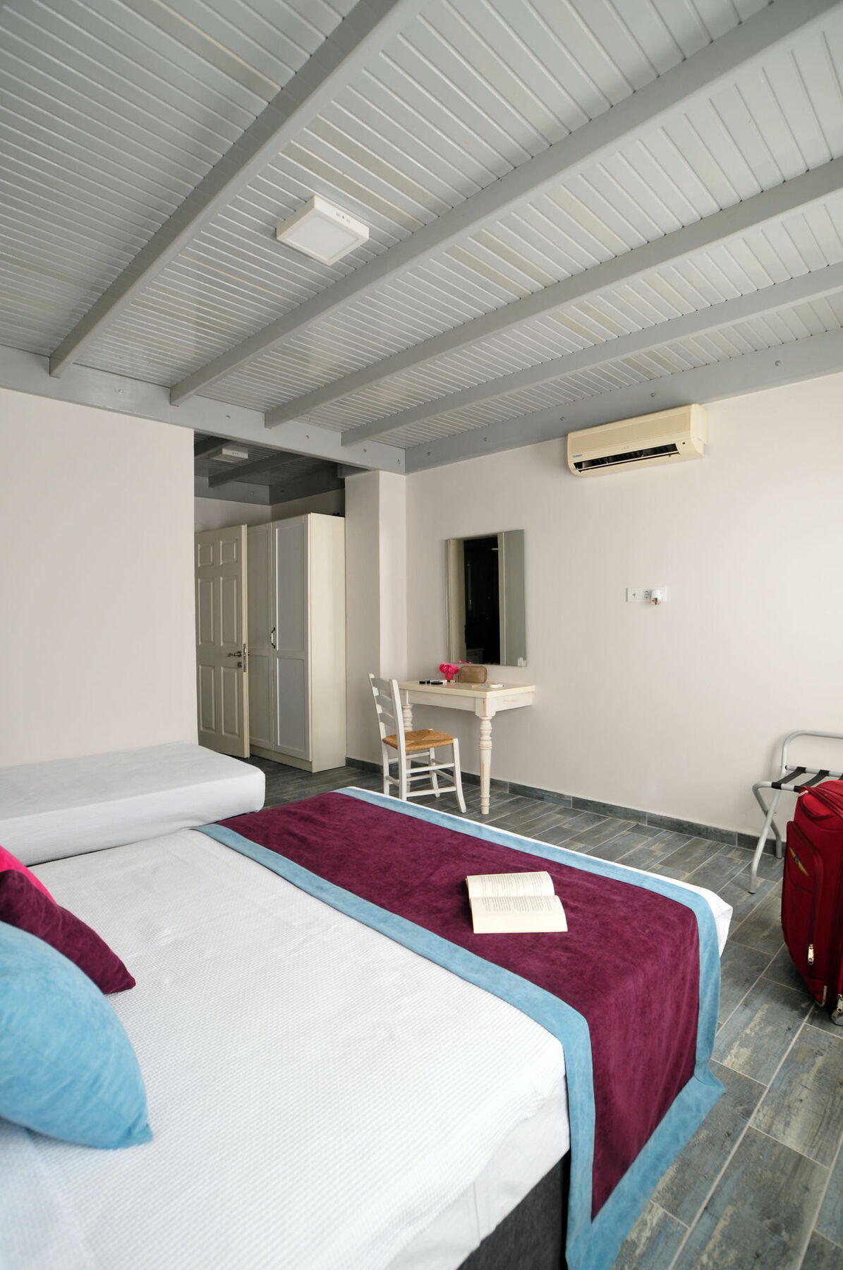 Hotel Kefi And 4*