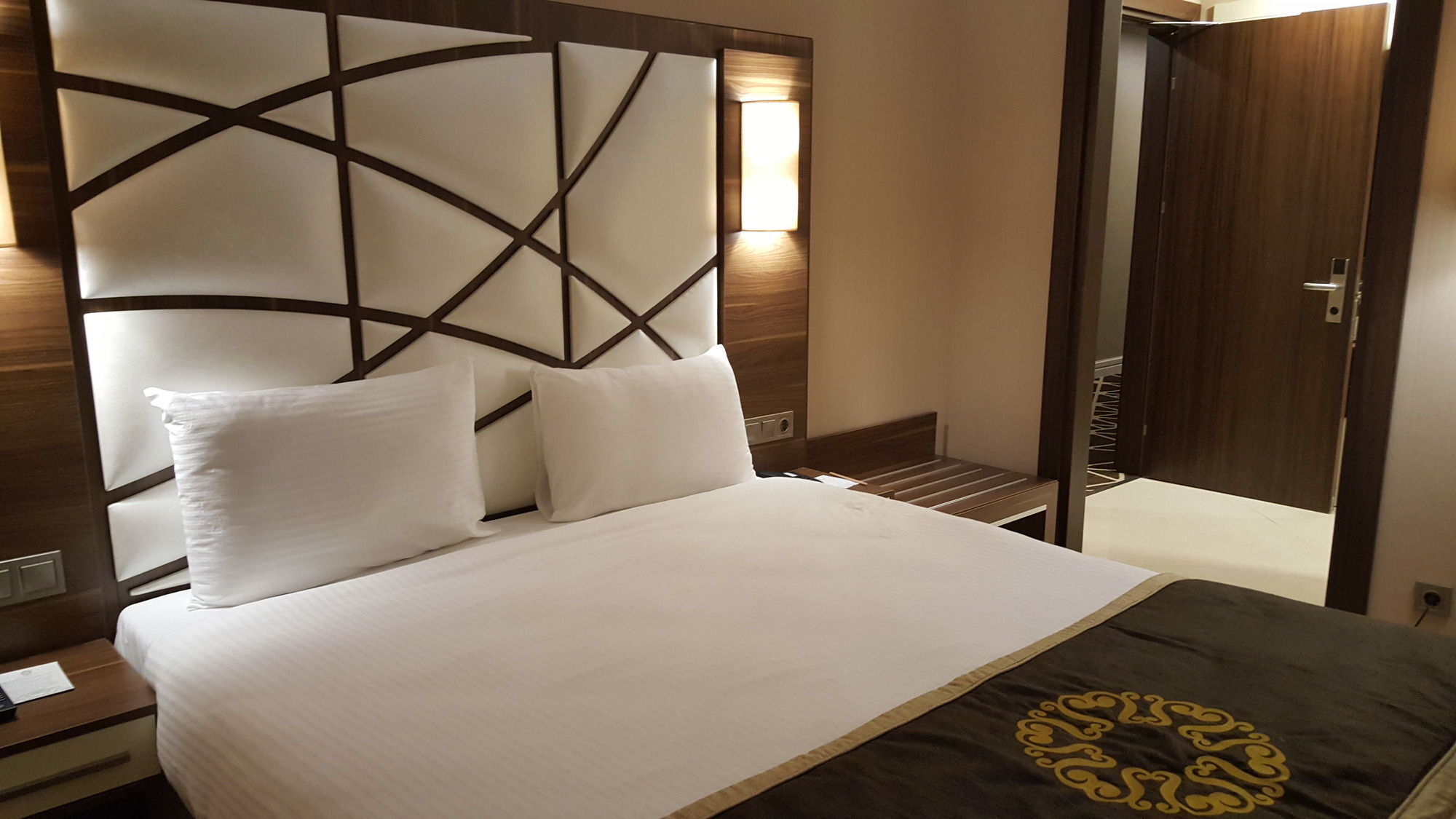 Hotel The Grand Mira Business Hotel