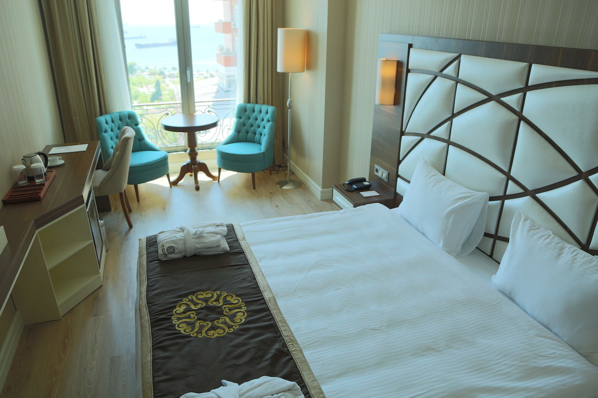 The Grand Mira Business Hotel 4*