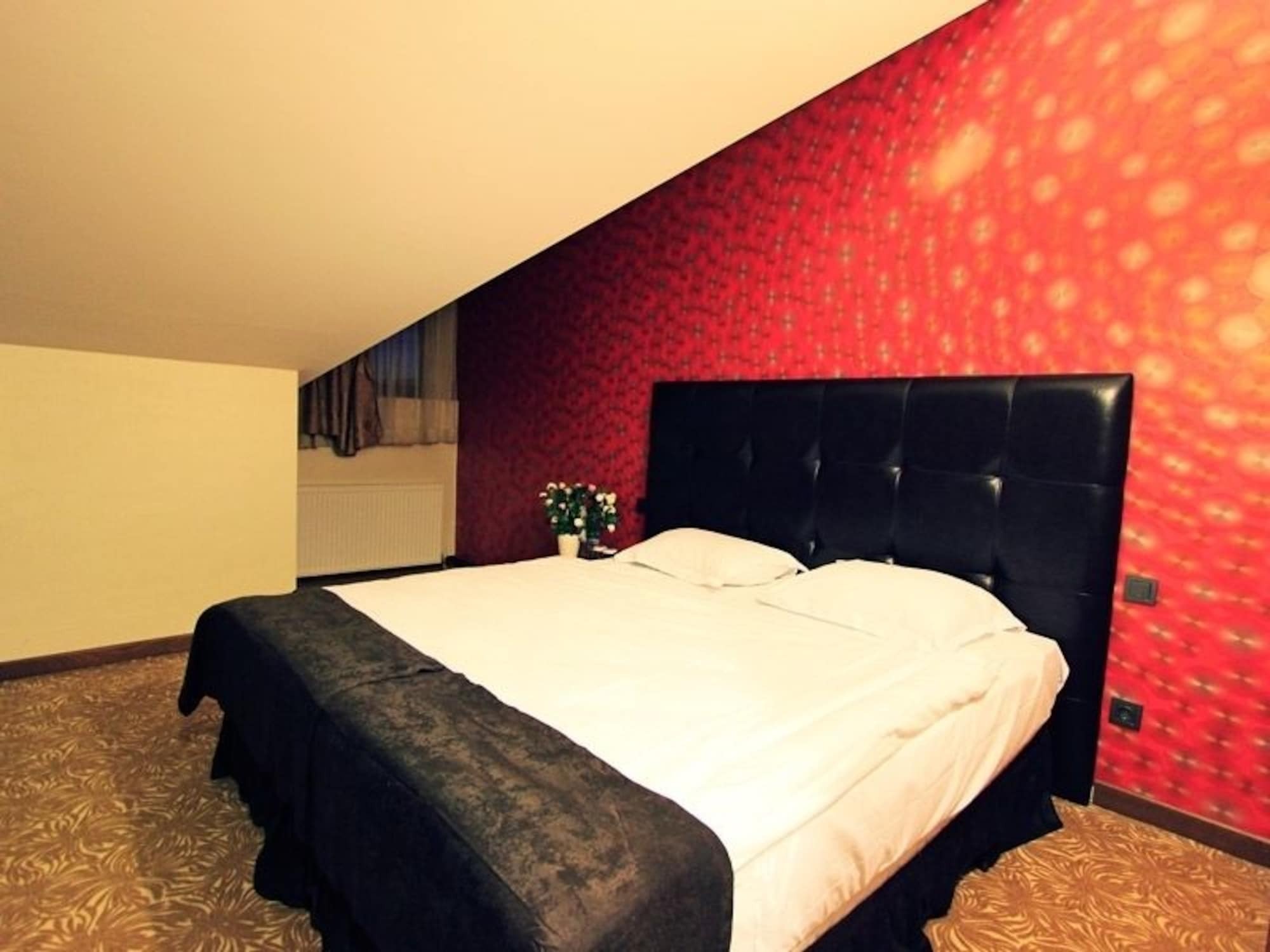 Hotel Highway 4*