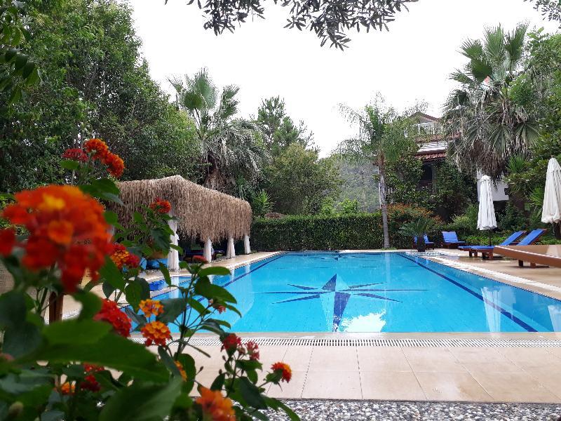 Dalos Hotel 2*