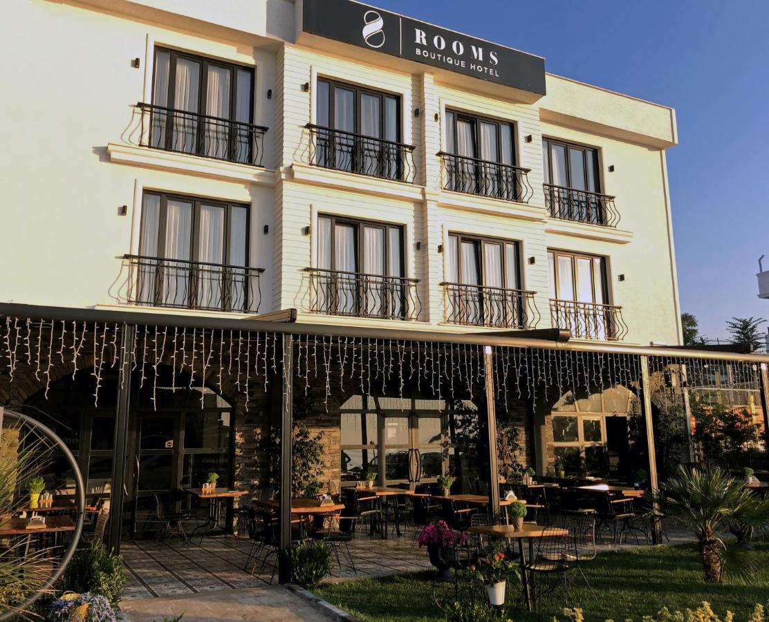 8 Hotel *