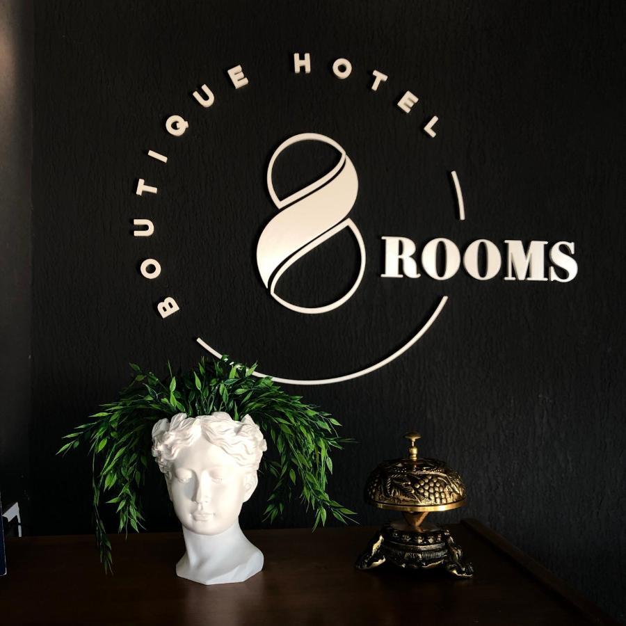 Hotel 8