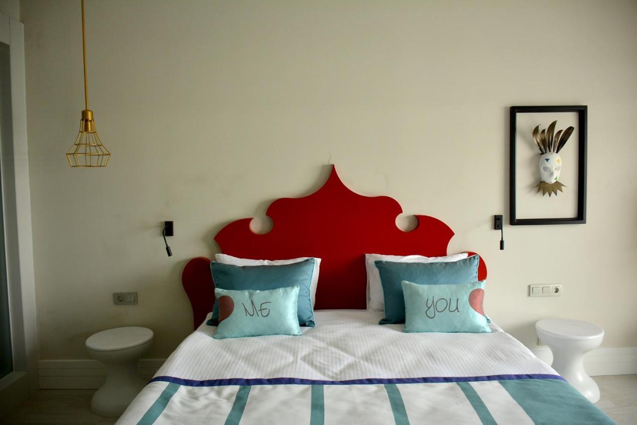 Seaden Valentine & (adults Only) Side