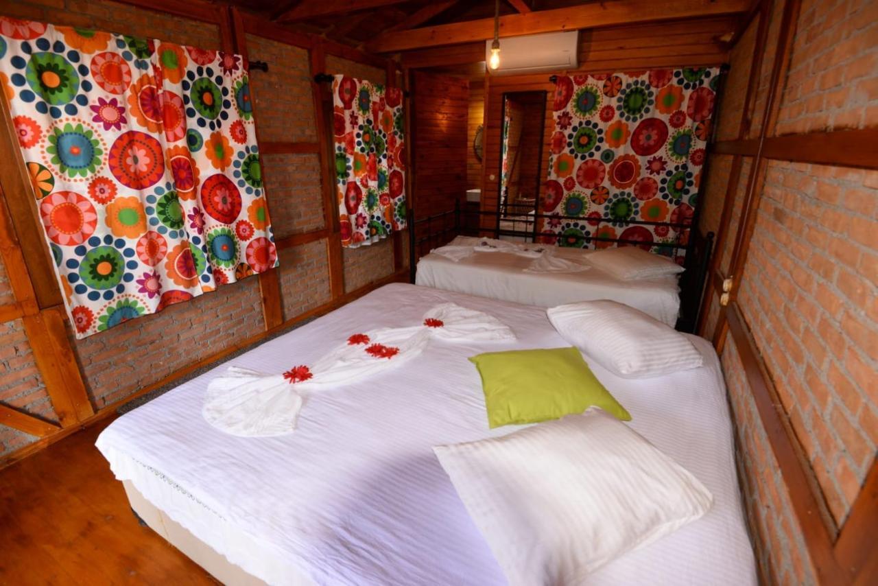 Otantik Tas Ev Bed & Breakfast Dalaman