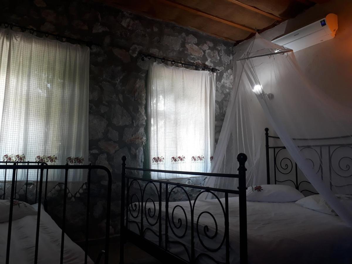 Otantik Tas Ev Bed & Breakfast