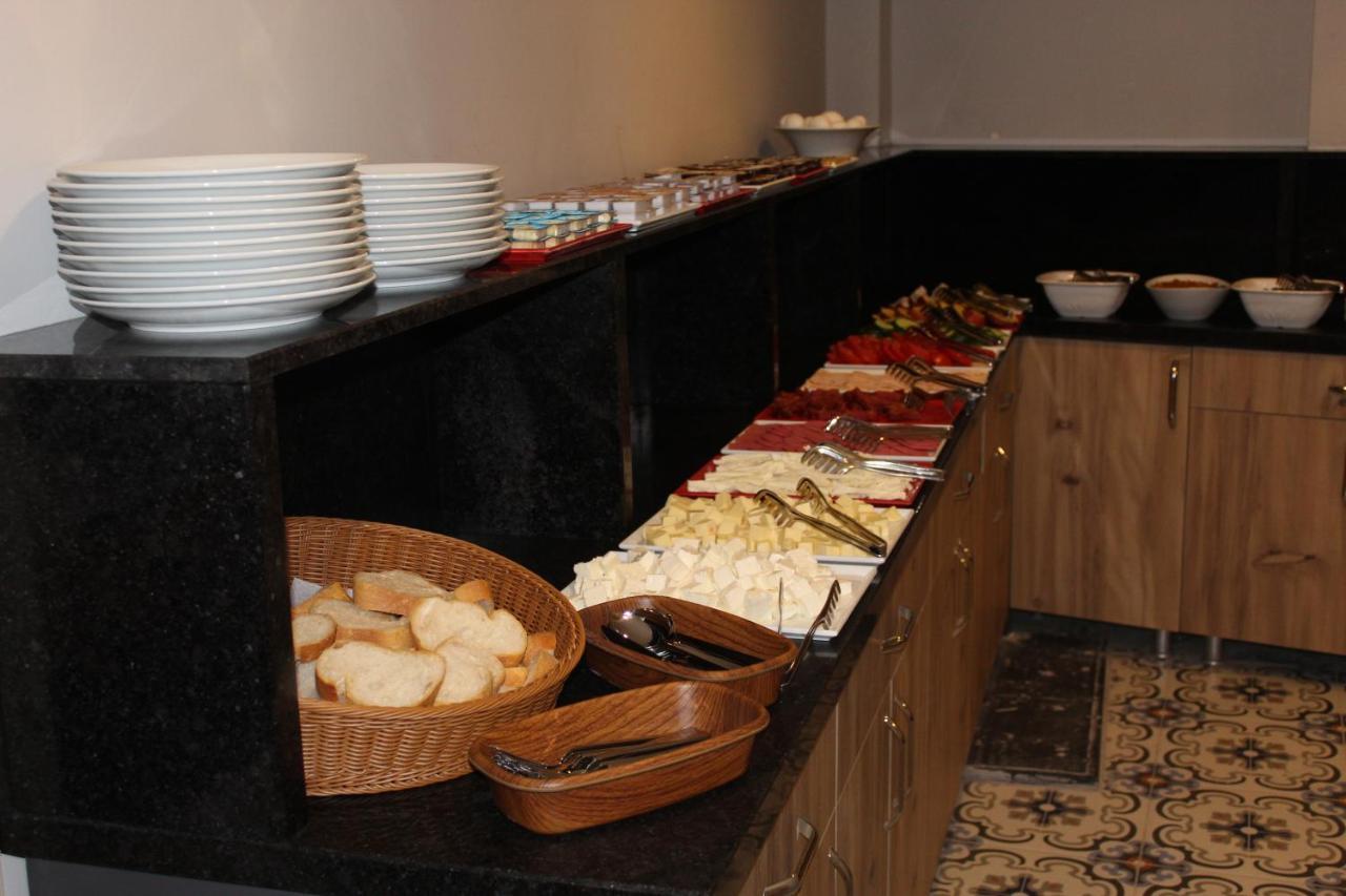 Hotel The Reina 3*