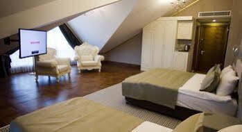 Babillon & Restaurant Hotel 5*