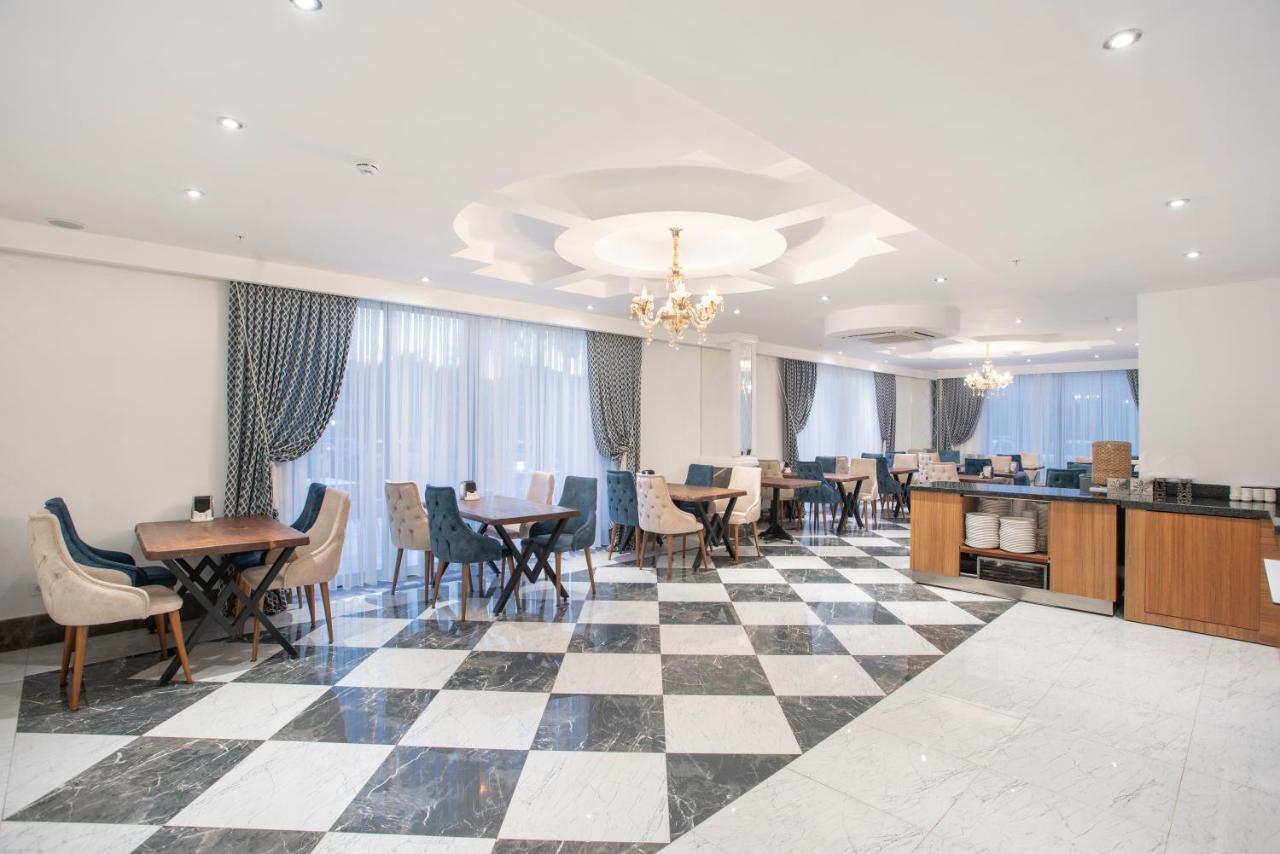 Hotel The Sansa & 3*