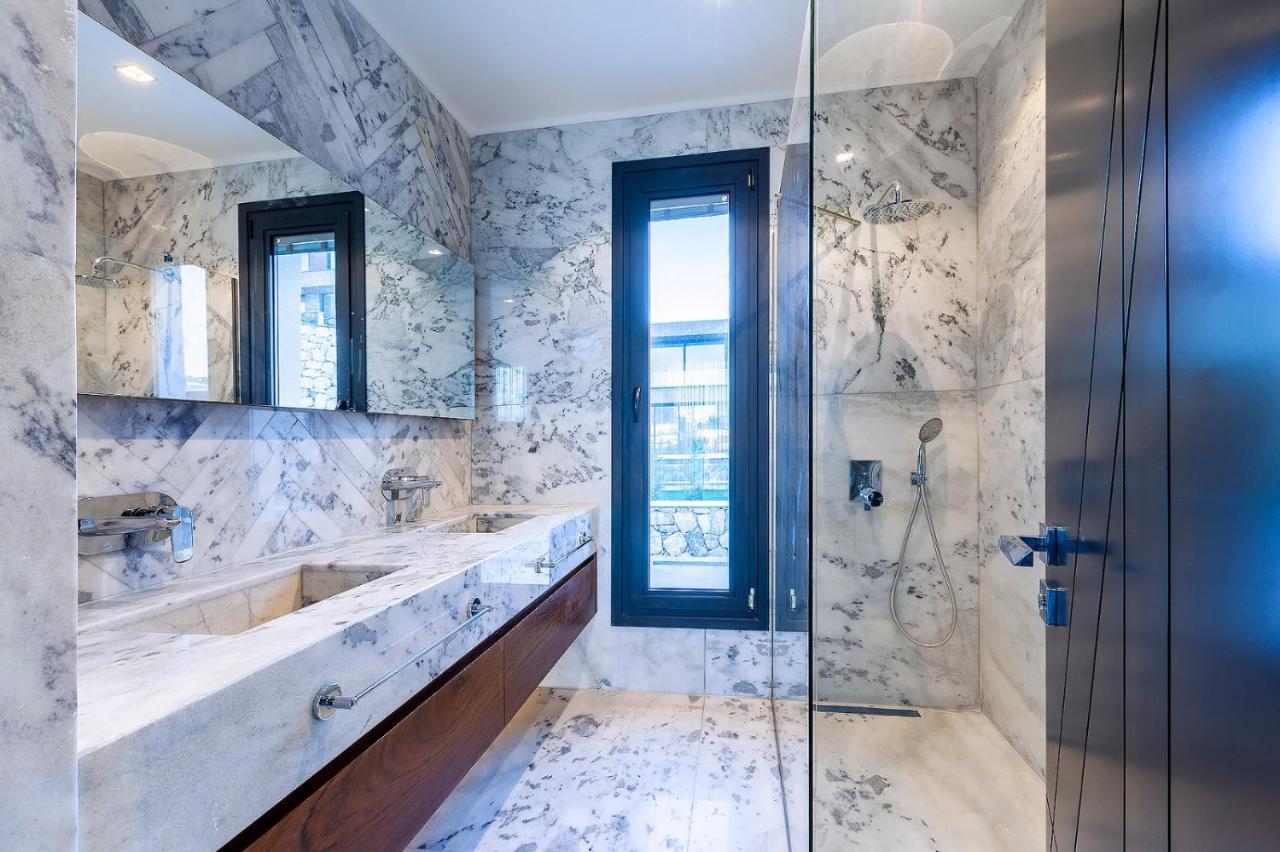 7 Deluxe - A Seductive Blend Of Style And Serenity Villa *