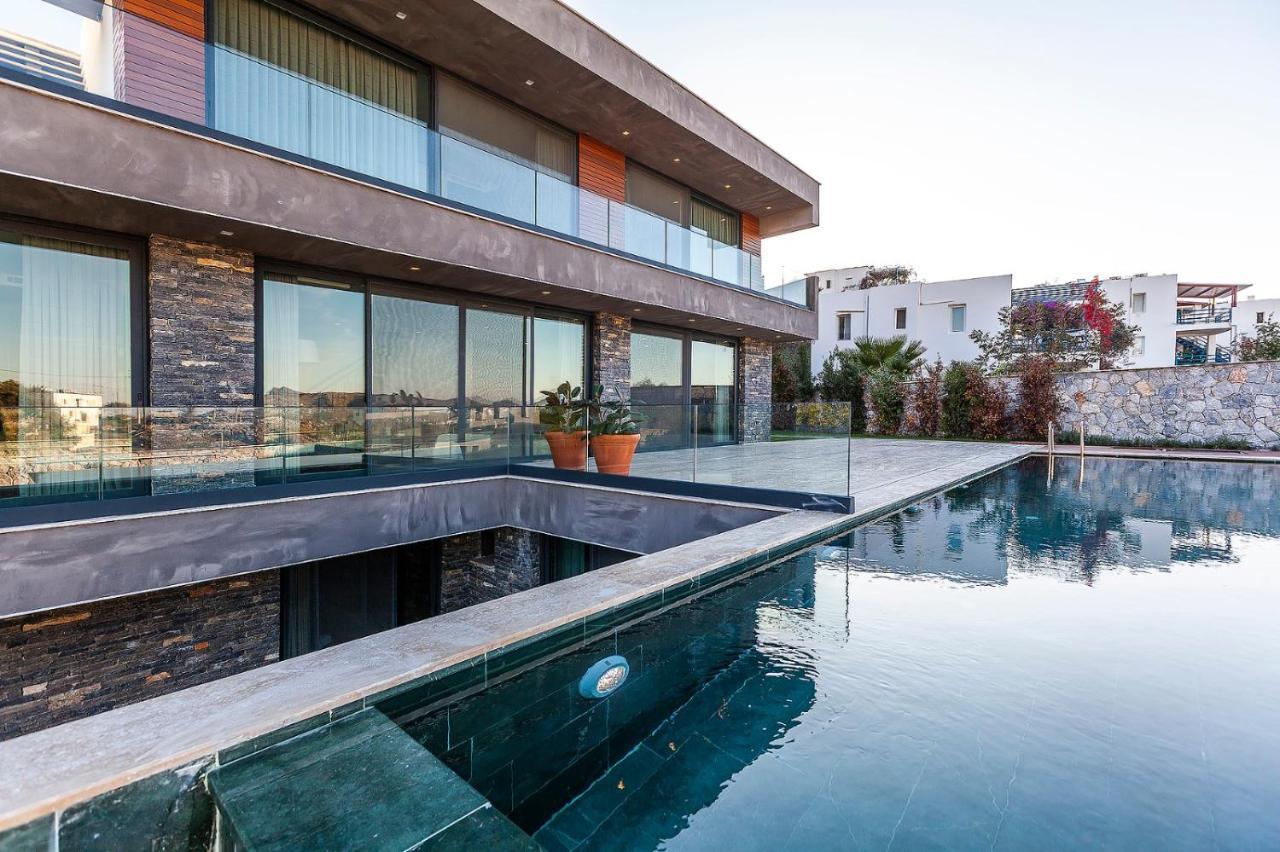 7 Deluxe - A Seductive Blend Of Style And Serenity Villa