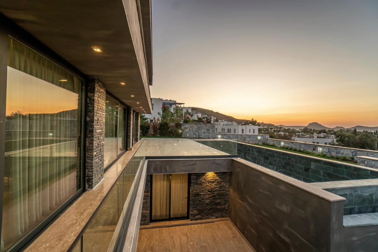 7 Deluxe - A Seductive Blend Of Style And Serenity Villa