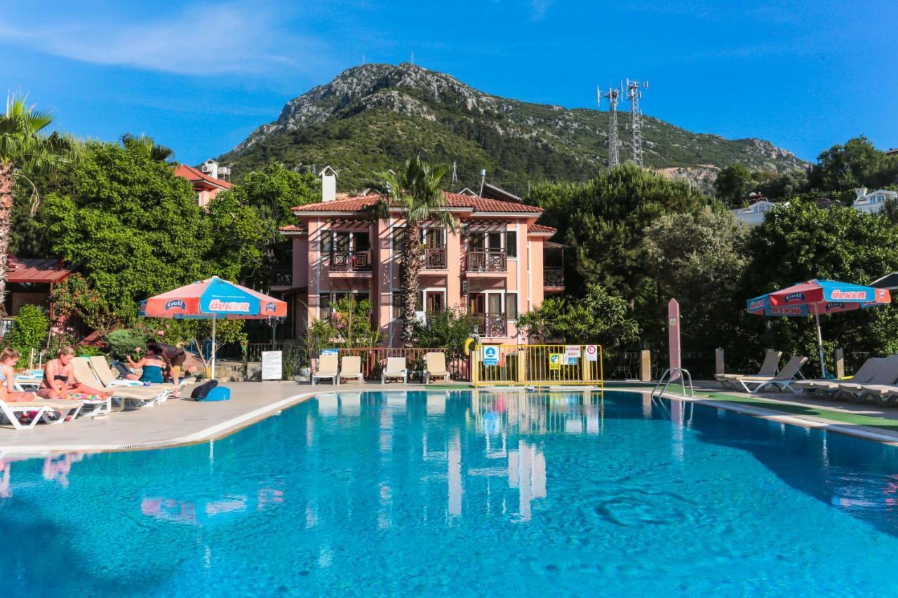 Hotel Club Pink Palace 3*