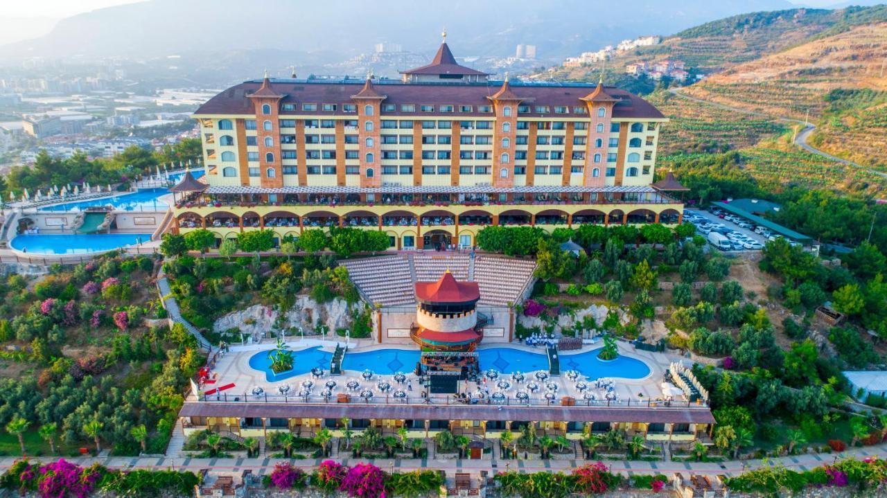 Utopia World Resort 5*