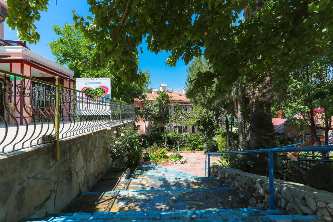 Club Pink Palace Hotel 3*