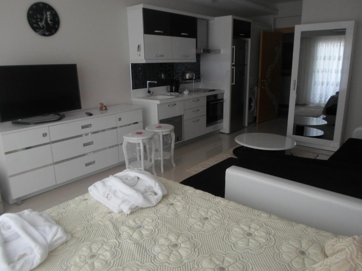 Azura Park Apartment *