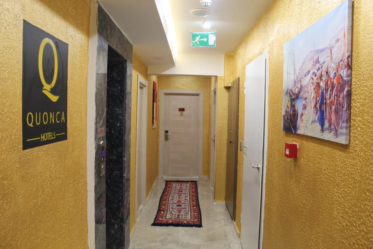 Hotel The Reina