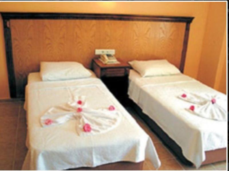 Rosy Aparthotel 3*