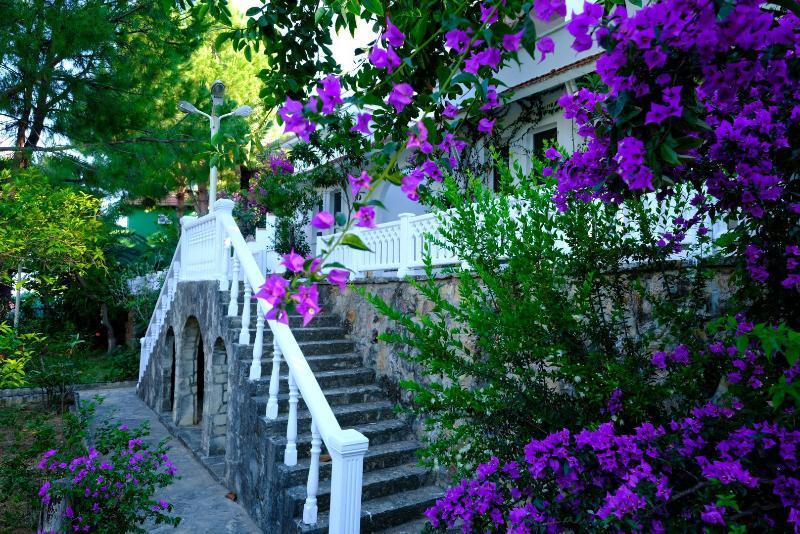 Larissa Hill Hotel 5*